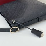 Gucci GG Emblem Medium Shoulder 847452 Bag