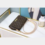 Louis Vuitton Favorite Monogram Canvas M40718 Replcias Handbagss