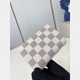 Louis Vuitton Baige Lisa Monogram LV Circle M00133 Wallet