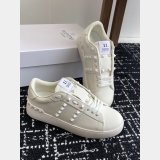 ROCKSTUD UNTITLED SNEAKER IN CALFSKIN LEATHER
