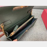 TOP Valentino Garavani Grained Calfskin Clutch