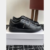 ROCKSTUD UNTITLED SNEAKER IN CALFSKIN LEATHER