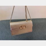 TOP Valentino Garavani Grained Calfskin Clutch