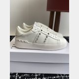 ROCKSTUD UNTITLED SNEAKER IN CALFSKIN LEATHER