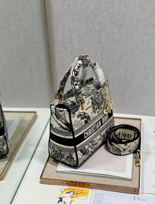 Replicas Christian Dior Lady 24cm 7 Star Wholesale Cheap Replica Sunglasses  Bags